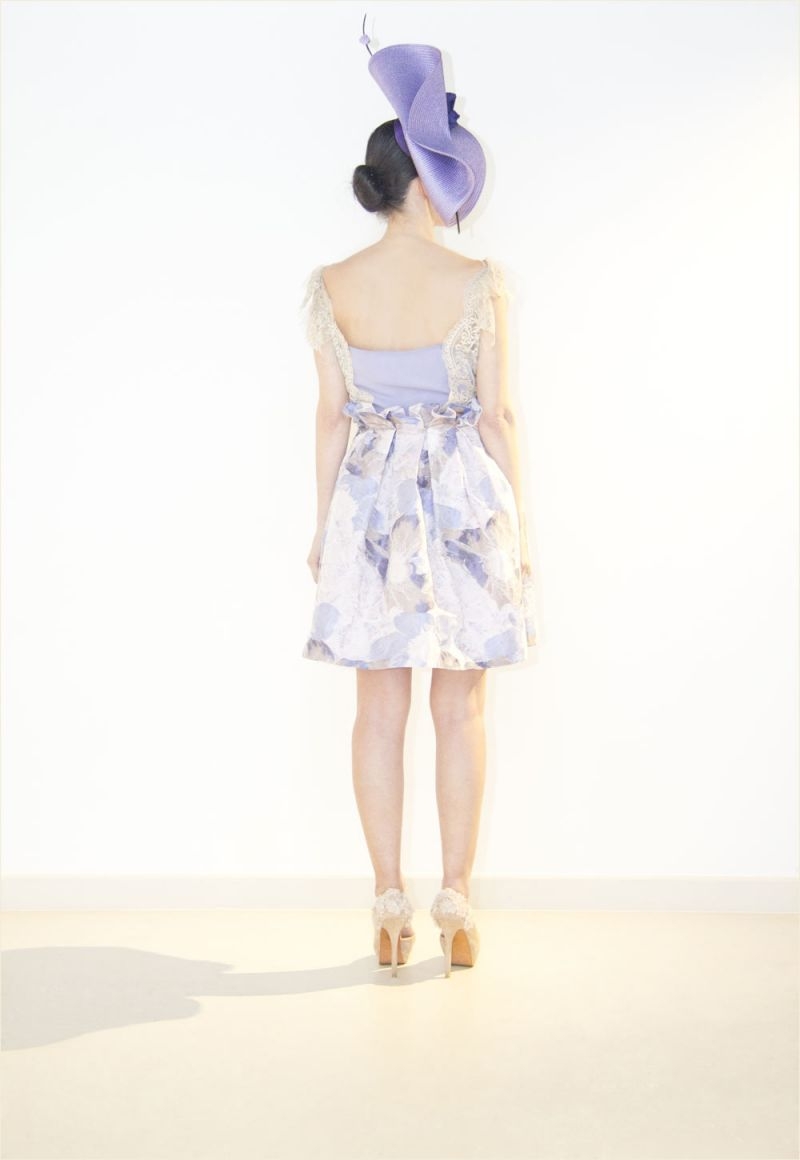 falda brocada y blusa bouret detrás